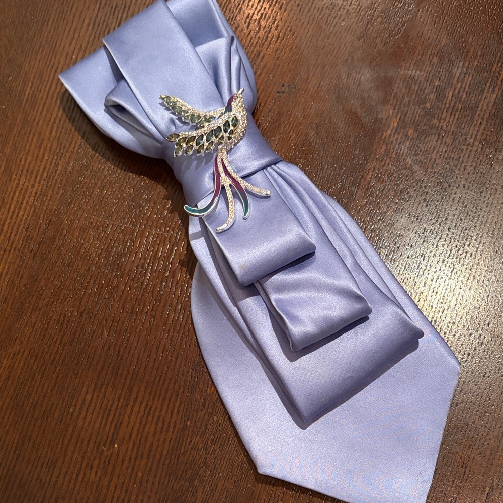 Unique Light Satin Cravat with Decorative Anne Klein Brooche